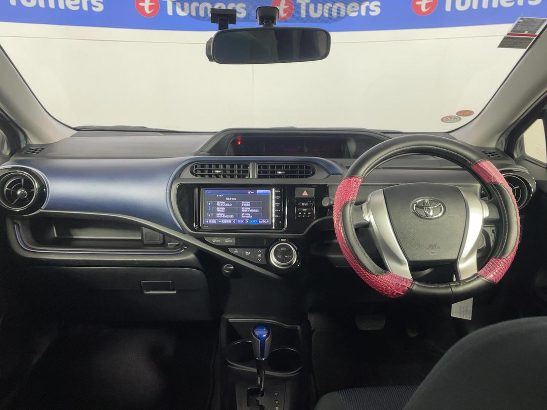 Photo '17' of Toyota Aqua