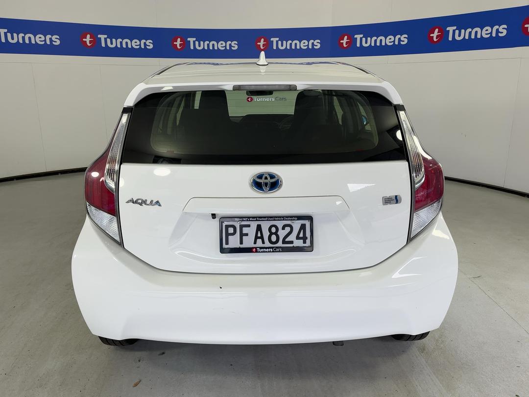 Photo '6' of Toyota Aqua