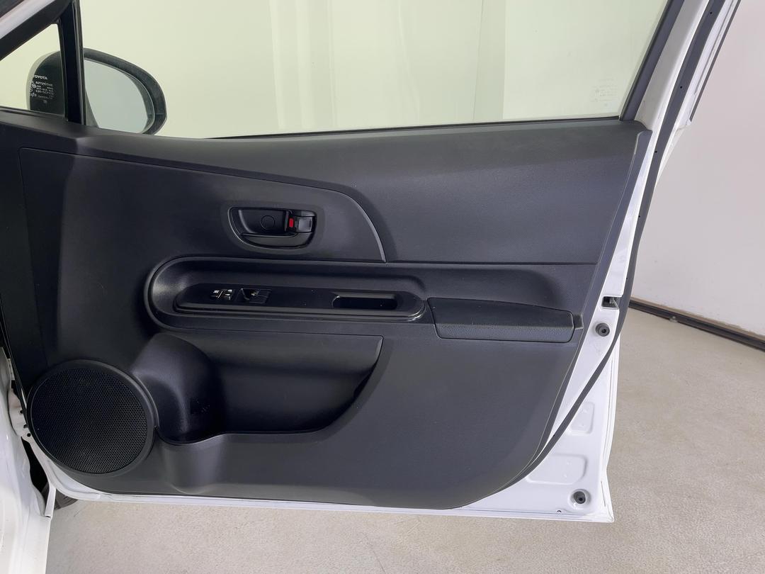 Photo '15' of Toyota Aqua