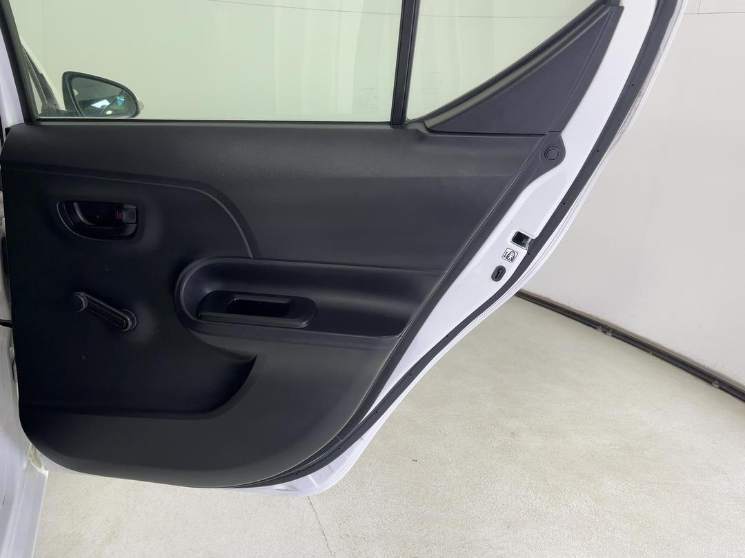Photo '19' of Toyota Aqua