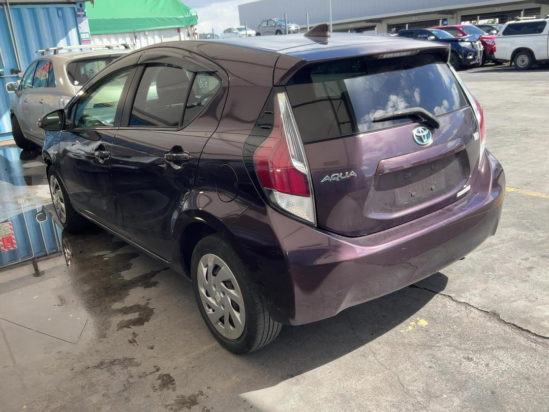 Photo '4' of Toyota Aqua