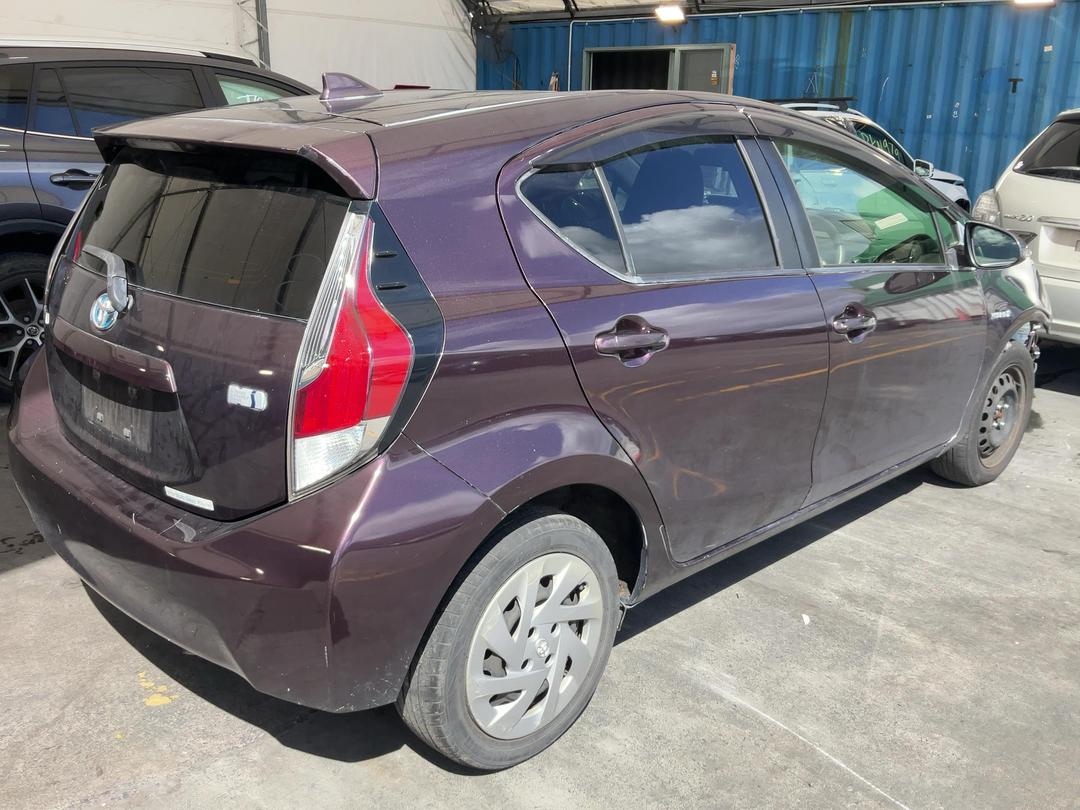 Photo '6' of Toyota Aqua
