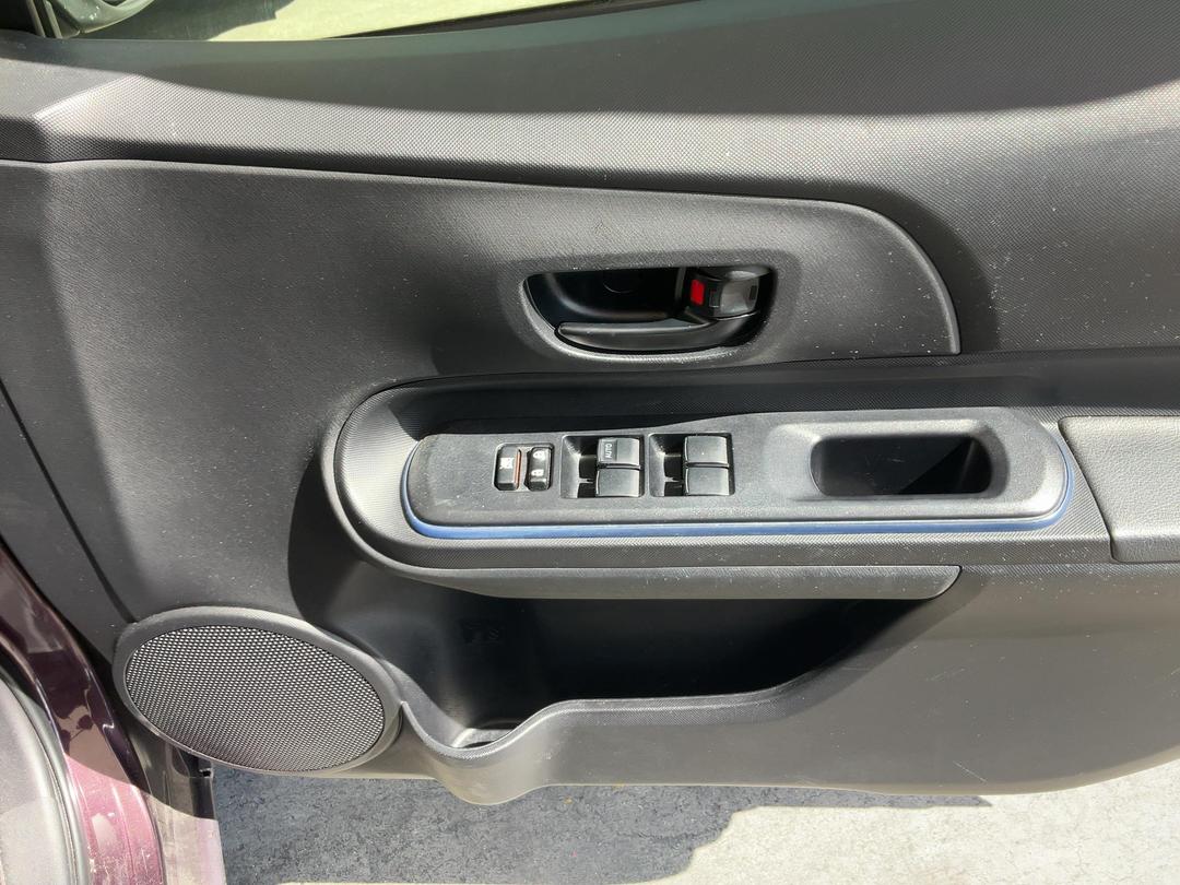 Photo '8' of Toyota Aqua