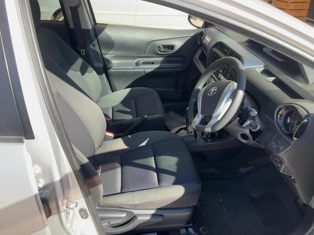 Photo '16' of Toyota Aqua