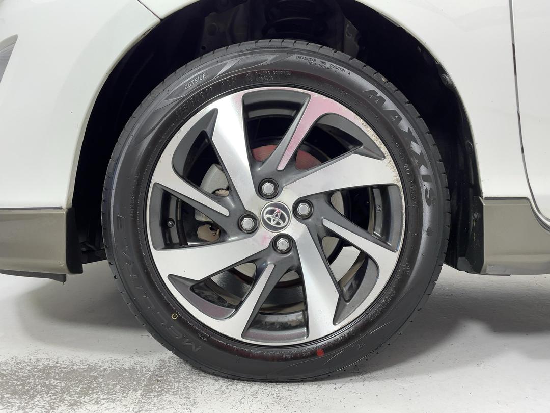 Photo '10' of Toyota Aqua