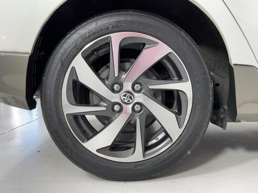 Photo '12' of Toyota Aqua