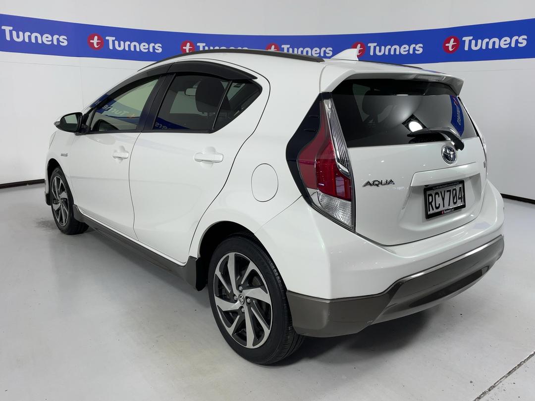 Photo '5' of Toyota Aqua
