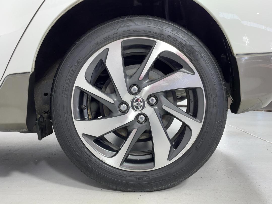 Photo '11' of Toyota Aqua