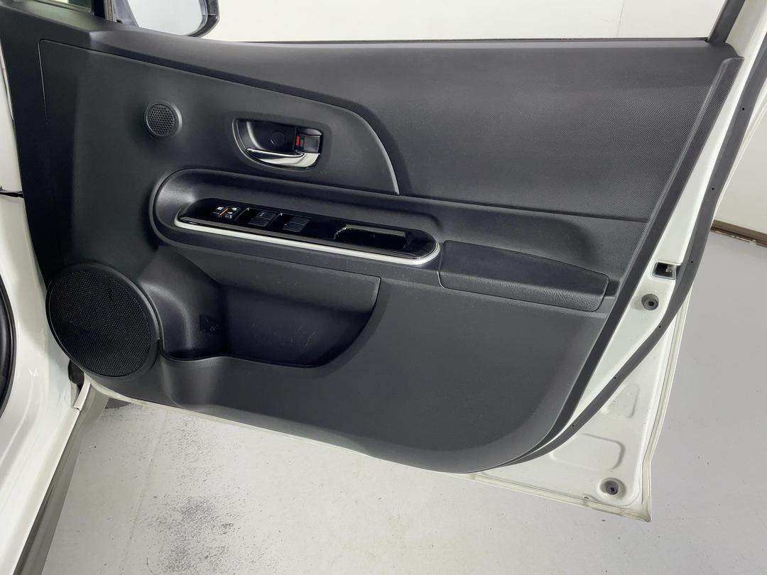 Photo '15' of Toyota Aqua