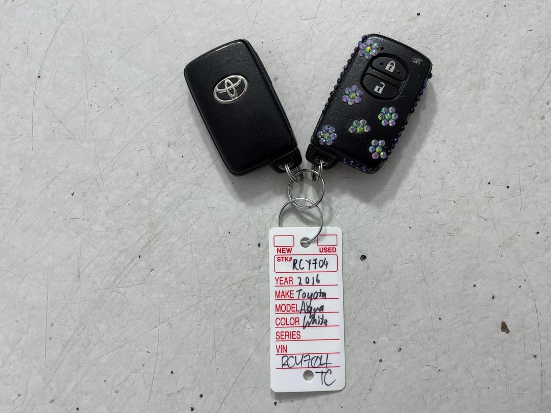 Photo '22' of Toyota Aqua