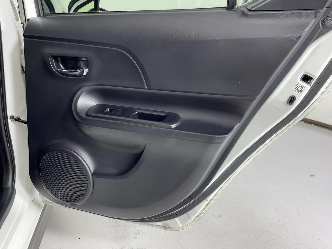 Photo '19' of Toyota Aqua