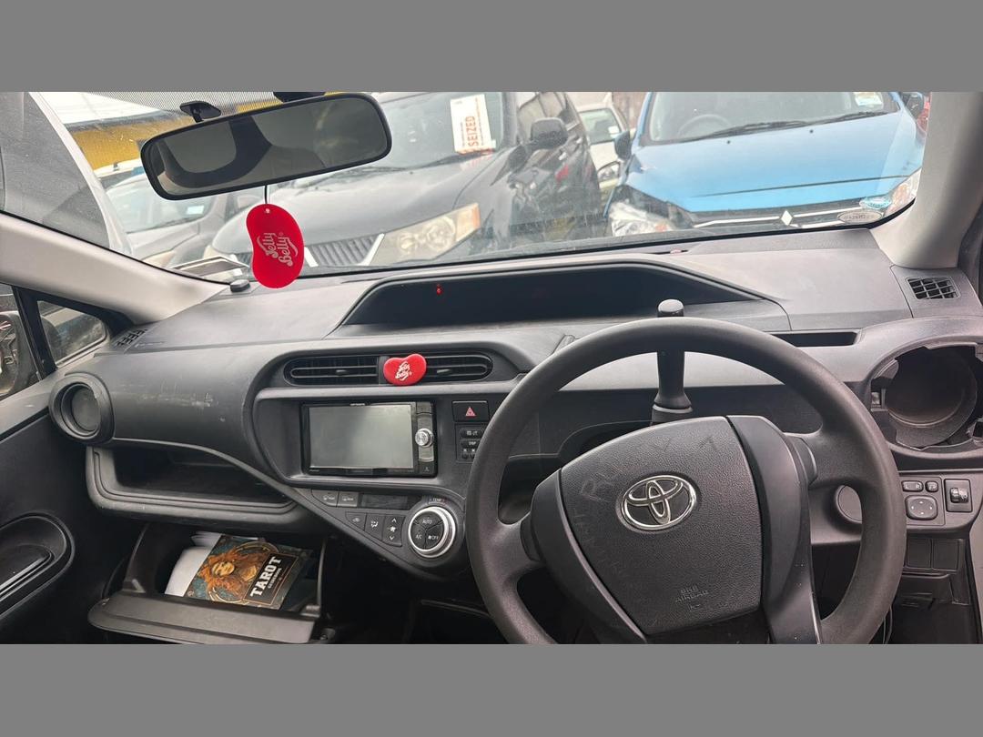 Photo '9' of Toyota Aqua