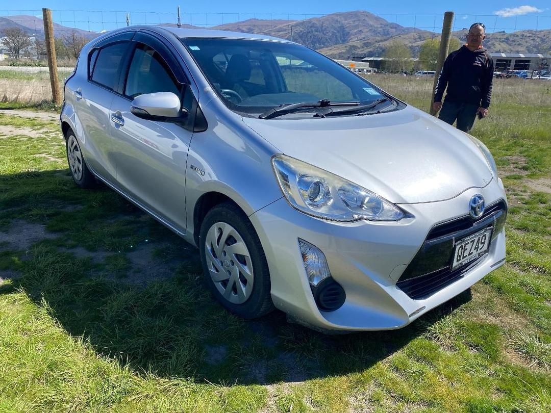 Photo '14' of Toyota Aqua
