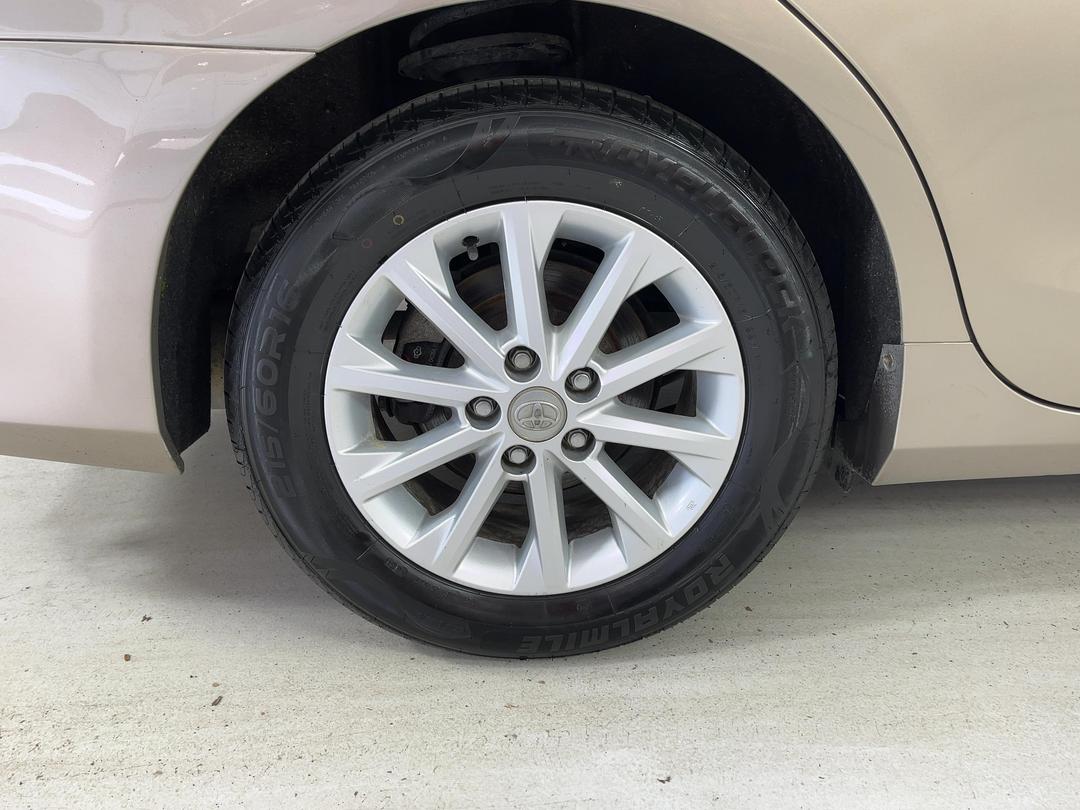 Photo '12' of Toyota Camry