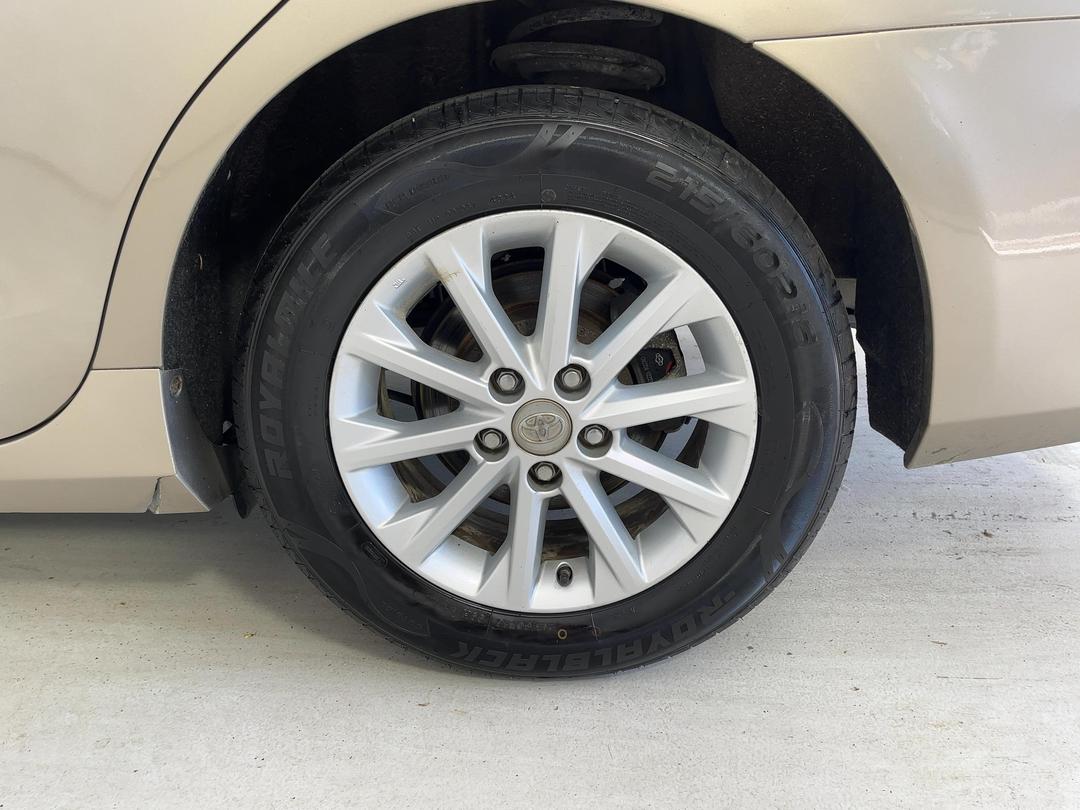 Photo '11' of Toyota Camry
