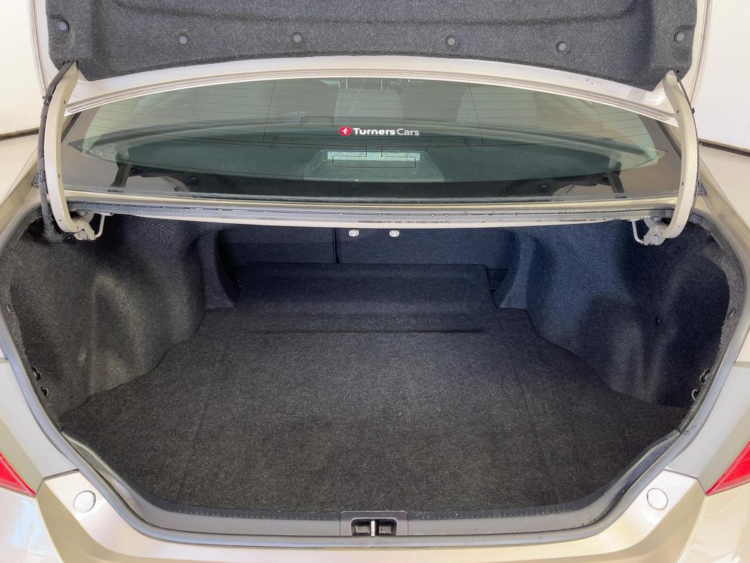 Photo '14' of Toyota Camry