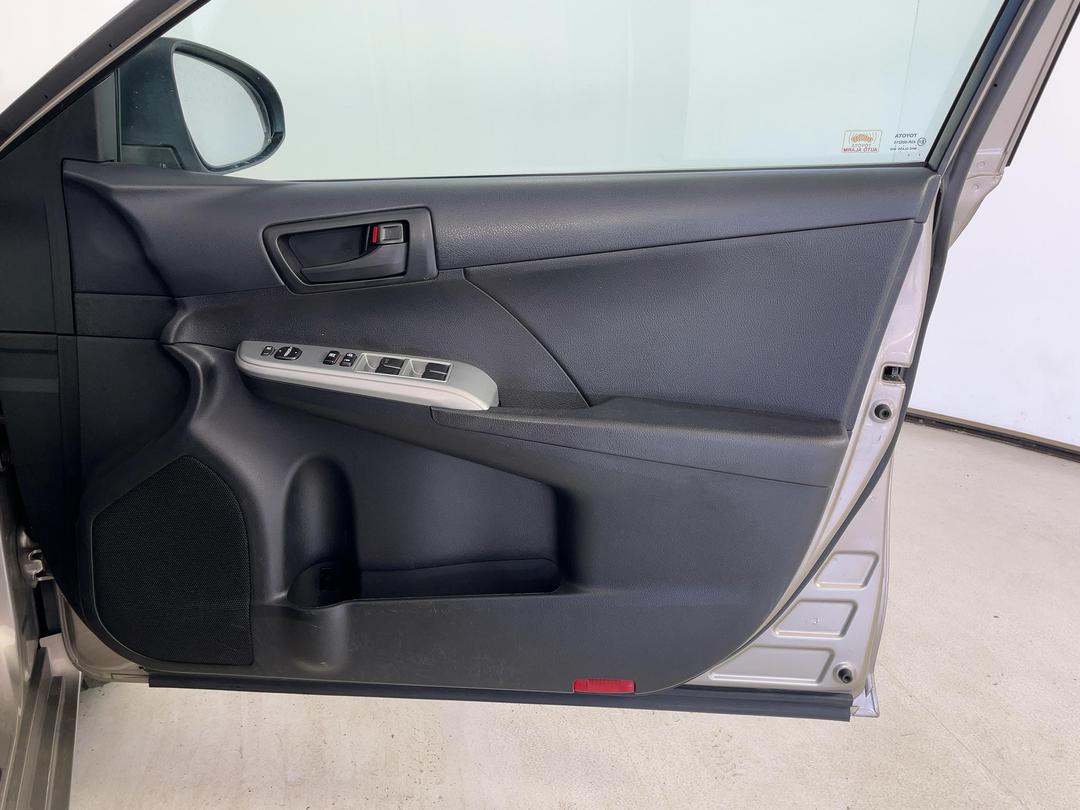 Photo '15' of Toyota Camry