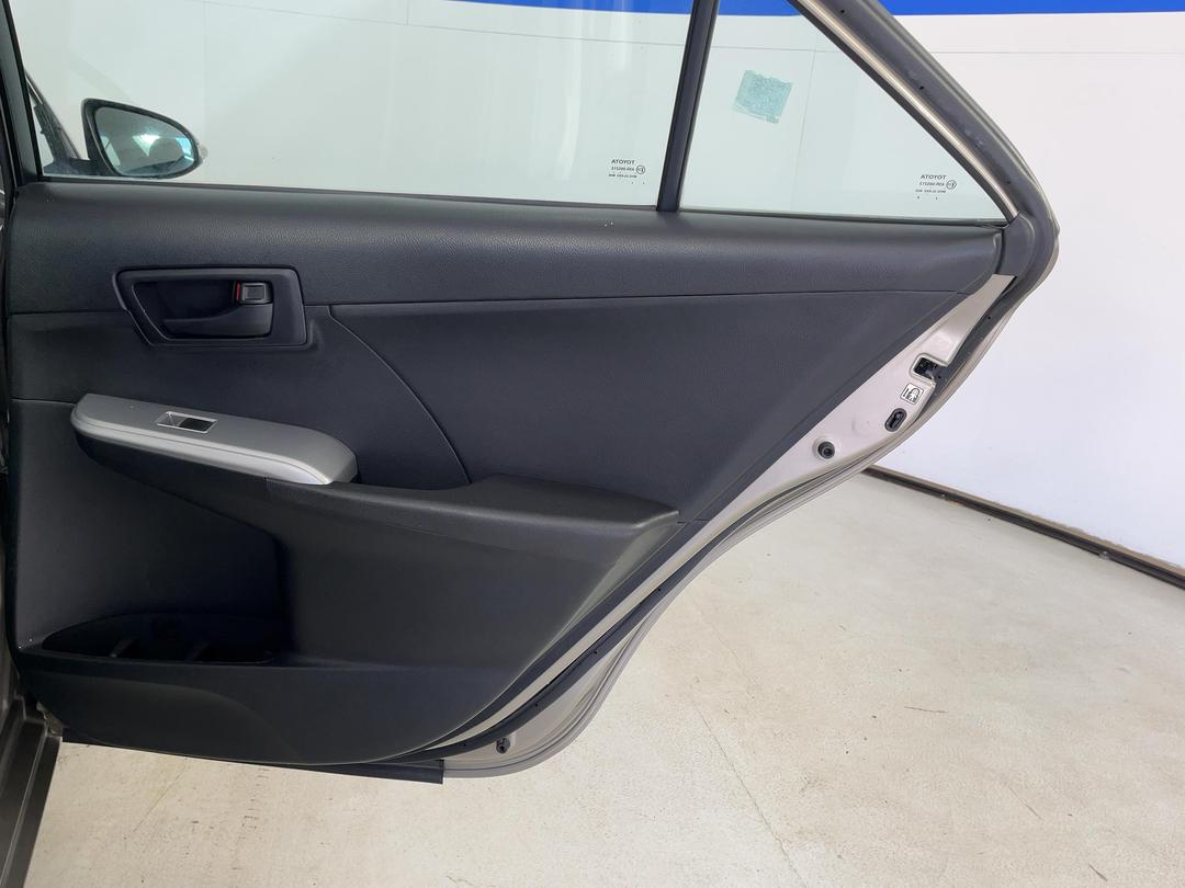 Photo '19' of Toyota Camry