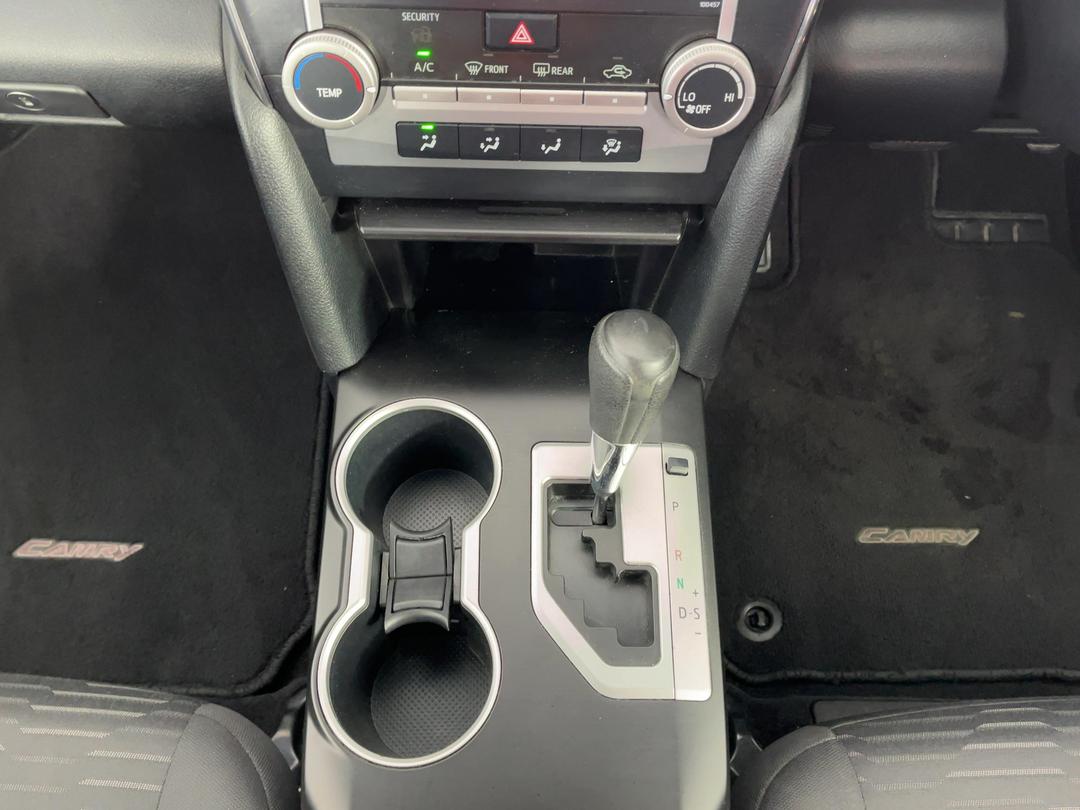 Photo '18' of Toyota Camry