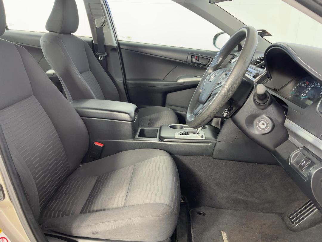Photo '16' of Toyota Camry