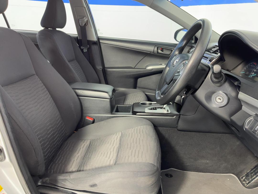 Photo '14' of Toyota Camry GL Photo '14' of Toyota Camry GL