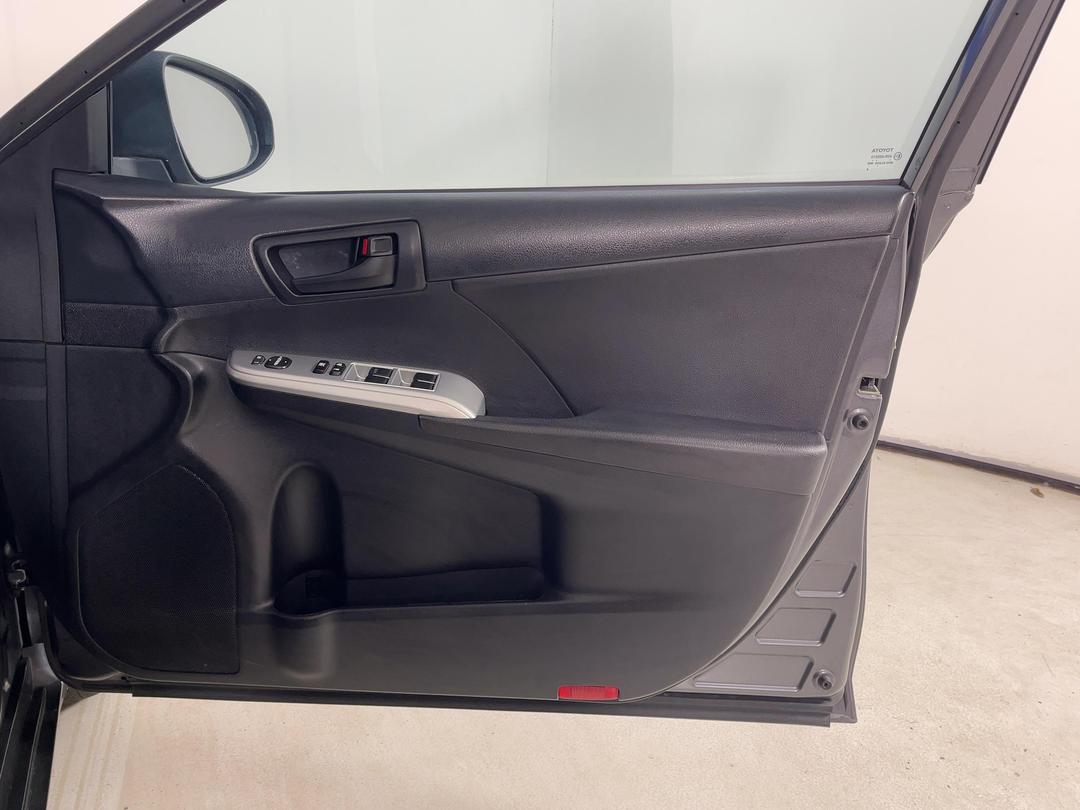Photo '13' of Toyota Camry GL Photo '13' of Toyota Camry GL