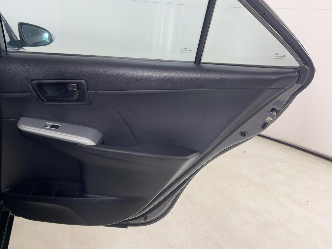 Photo '17' of Toyota Camry GL Photo '17' of Toyota Camry GL