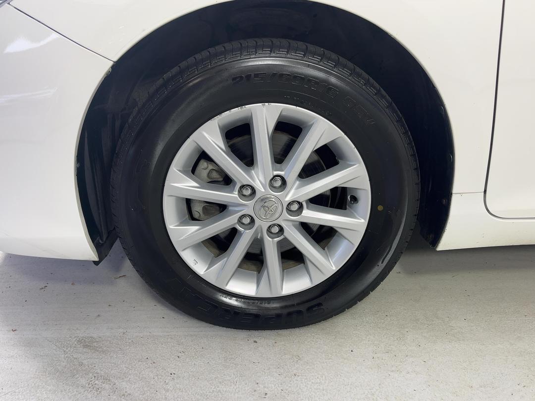 Photo '10' of Toyota Camry