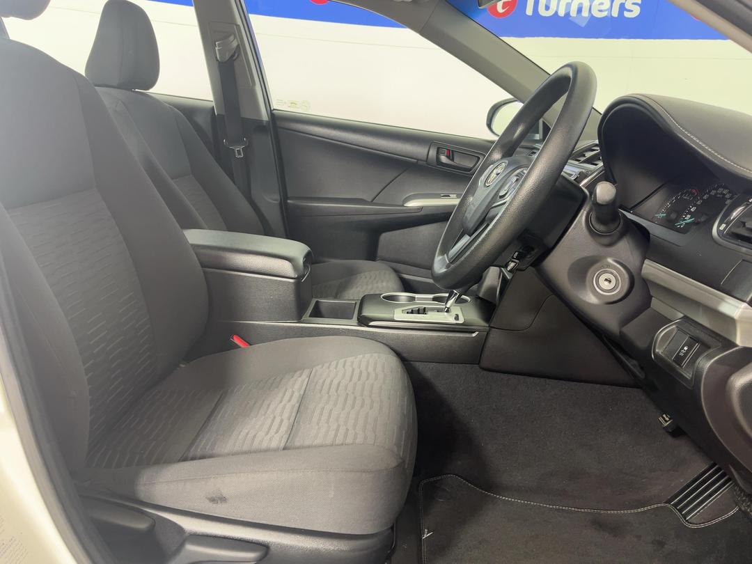 Photo '16' of Toyota Camry