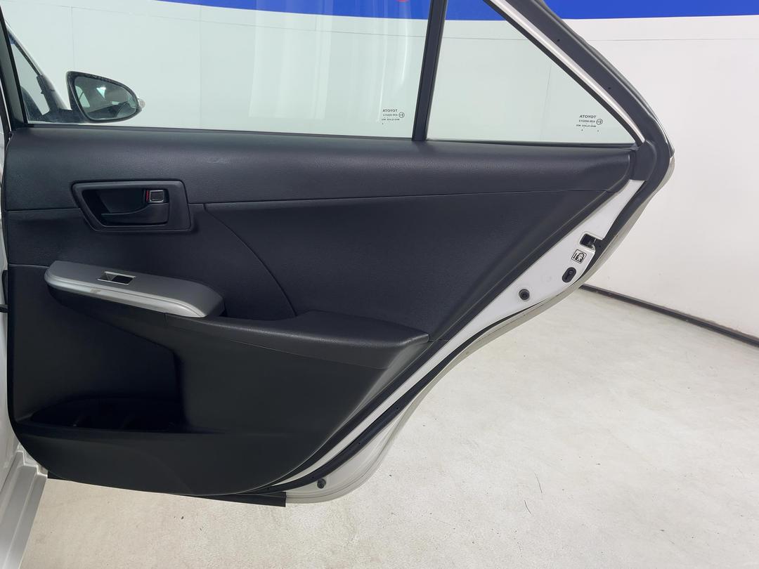 Photo '19' of Toyota Camry