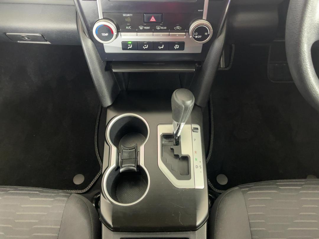 Photo '18' of Toyota Camry