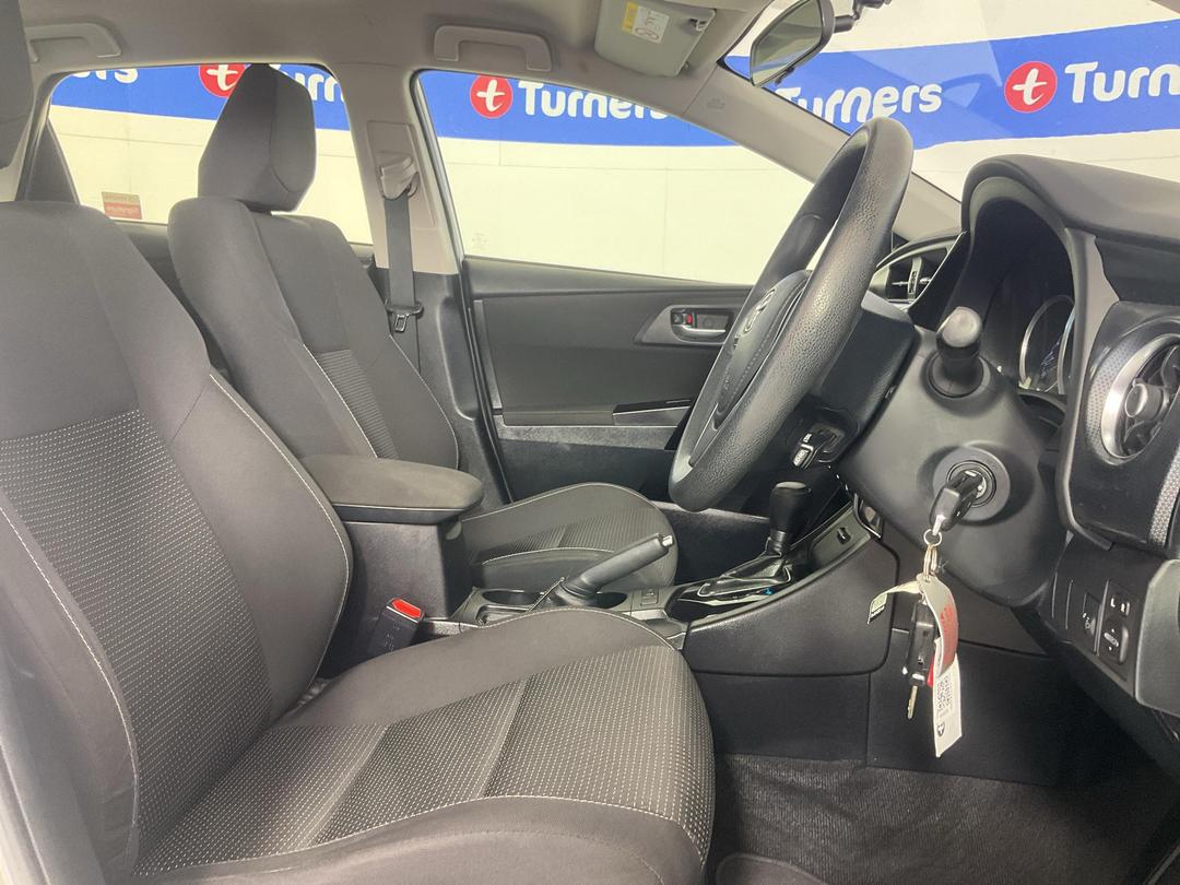 Photo '16' of Toyota Corolla