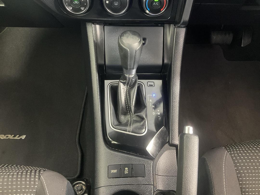 Photo '18' of Toyota Corolla