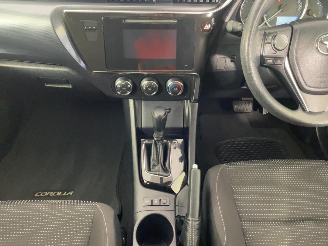 Photo '18' of Toyota Corolla
