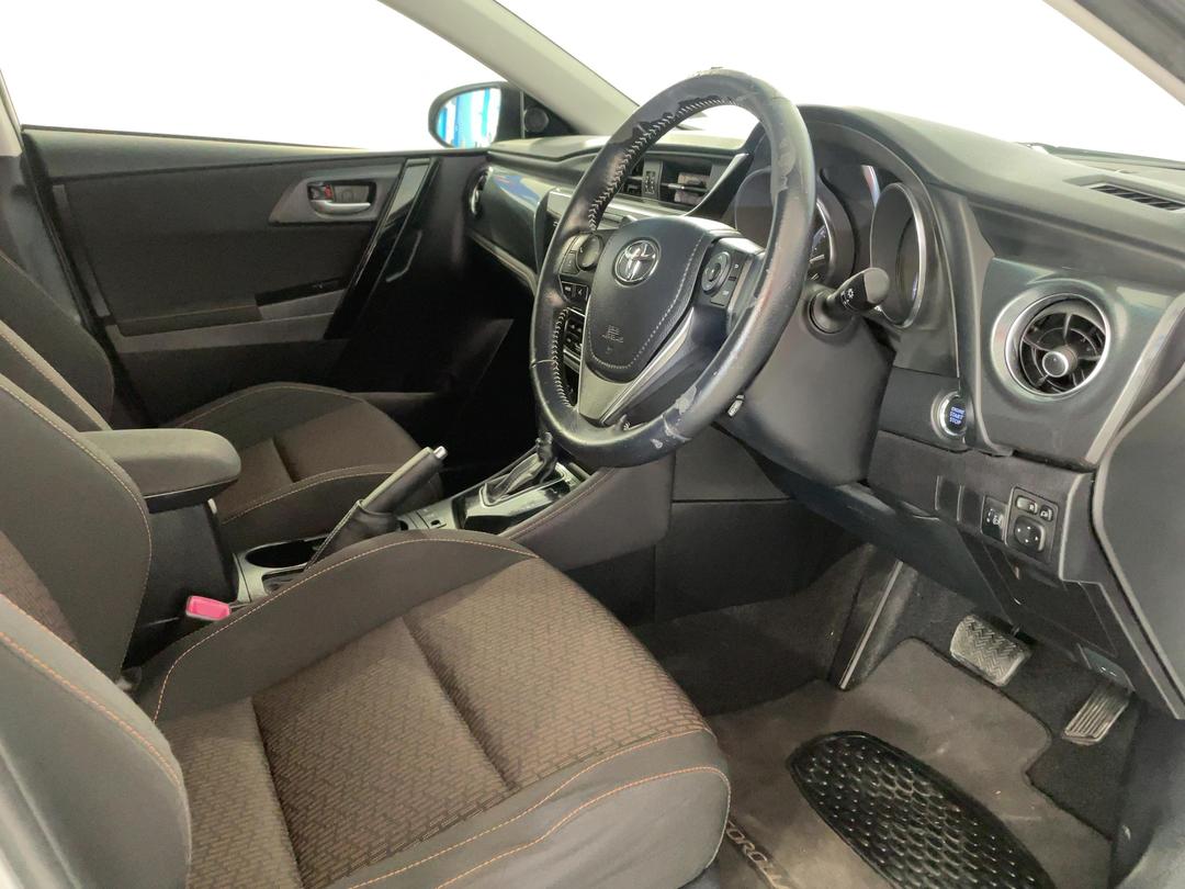 Photo '16' of Toyota Corolla