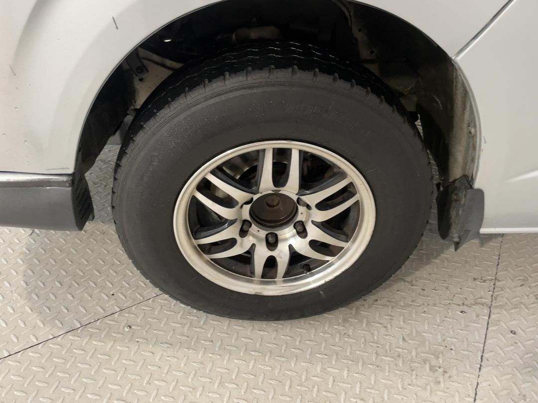 Photo '10' of Toyota Hiace