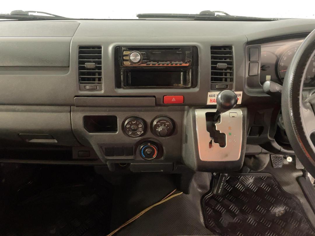 Photo '18' of Toyota Hiace