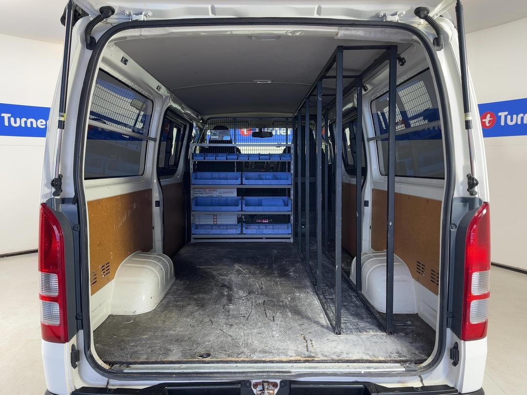 Photo '14' of Toyota Hiace
