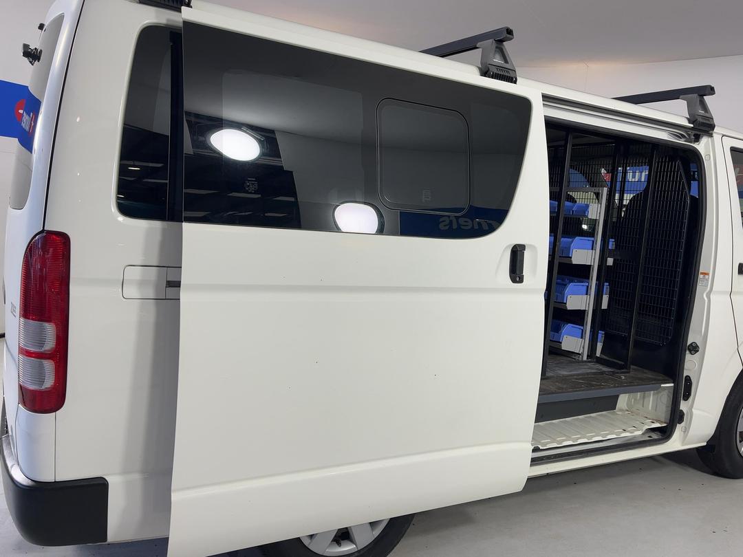 Photo '19' of Toyota Hiace