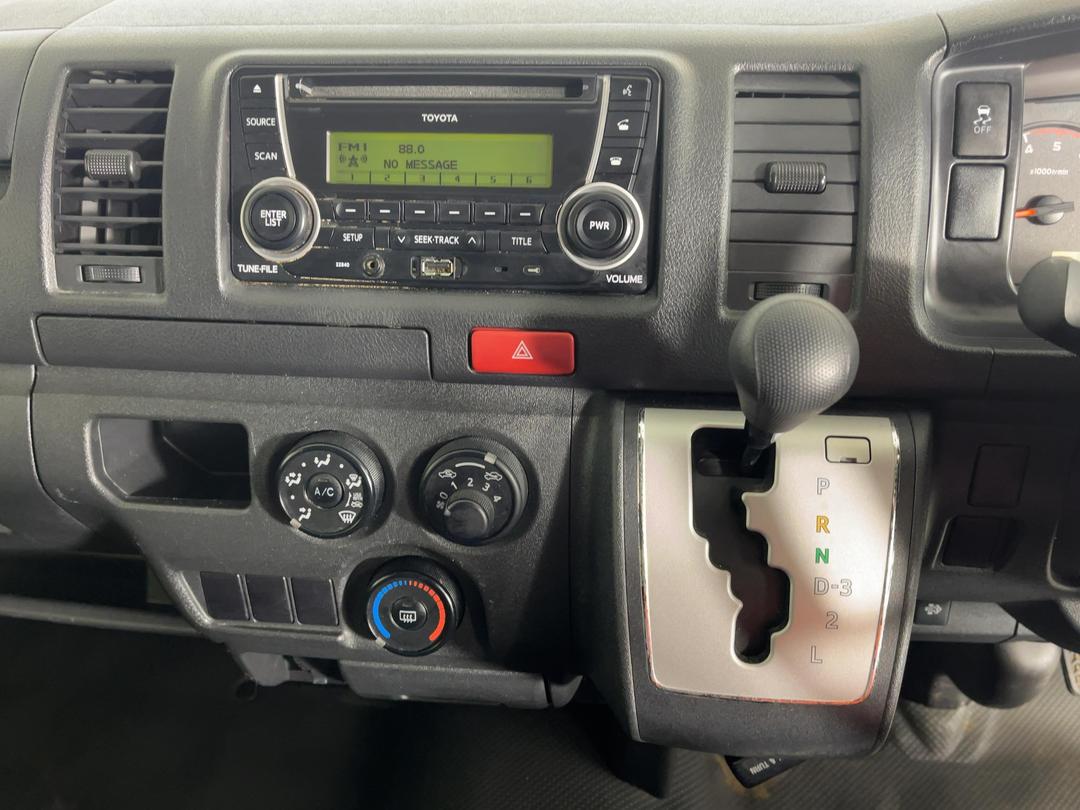 Photo '18' of Toyota Hiace
