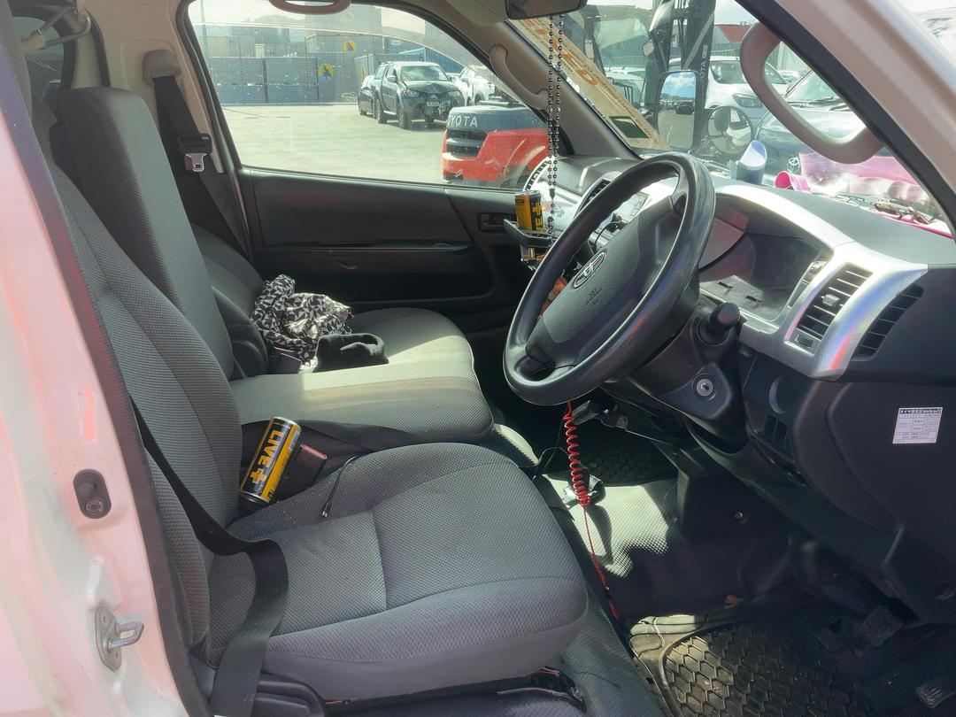 Photo '15' of Toyota Hiace Regius ACE Photo '15' of Toyota Hiace Regius ACE
