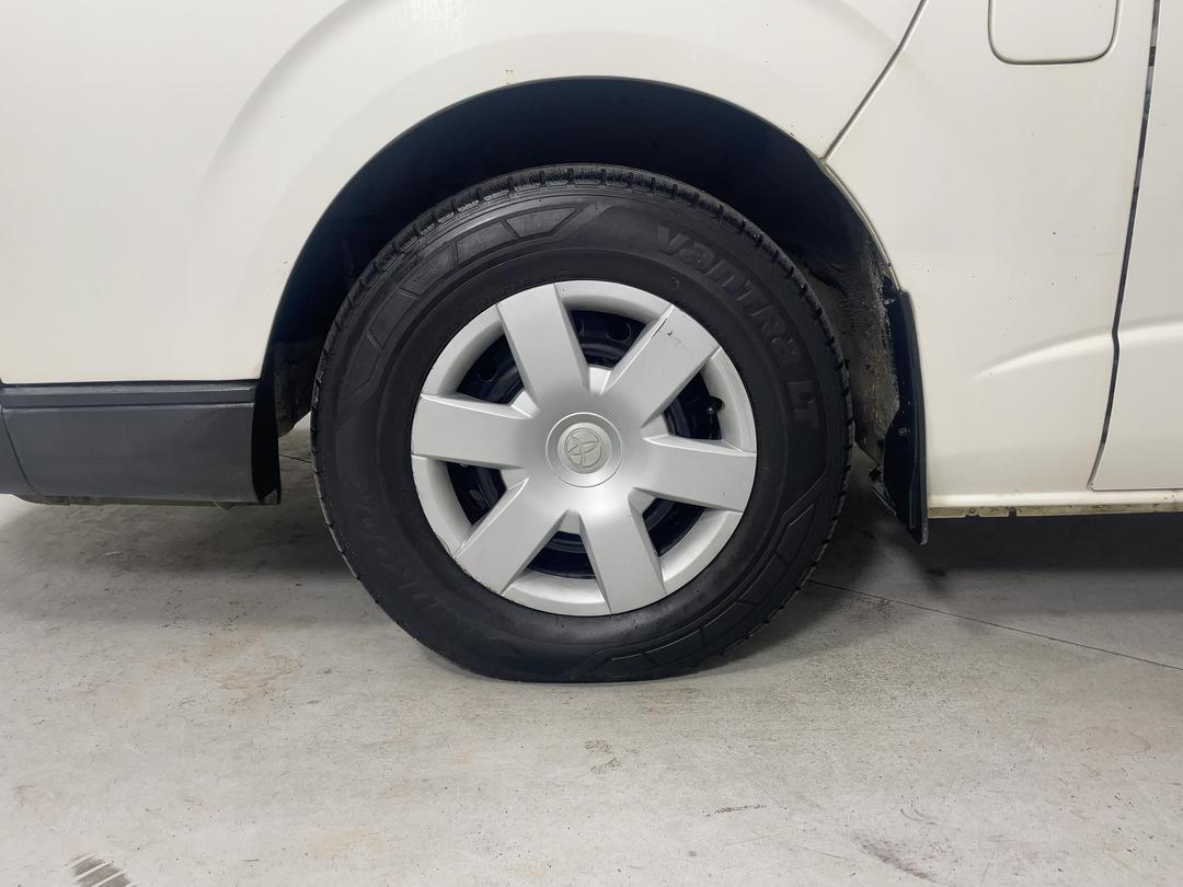 Photo '10' of Toyota Hiace
