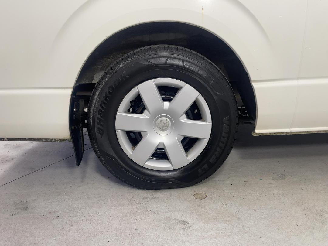 Photo '12' of Toyota Hiace