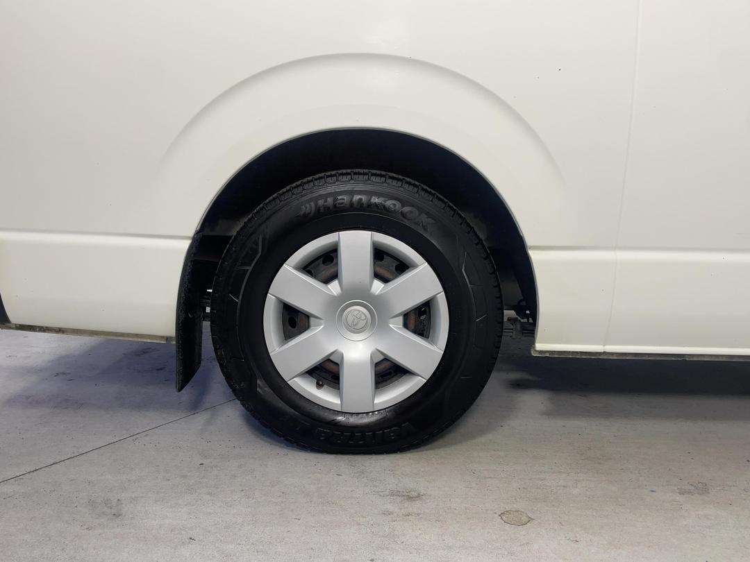 Photo '12' of Toyota Hiace