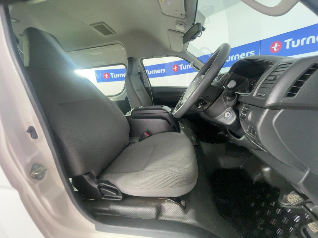 Photo '16' of Toyota Hiace