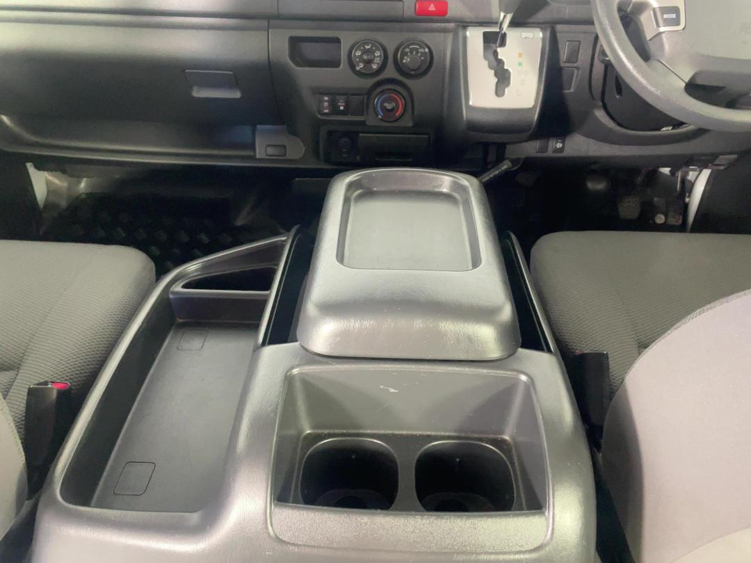 Photo '18' of Toyota Hiace