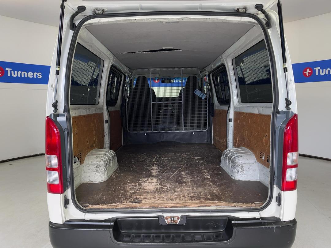 Photo '14' of Toyota Hiace