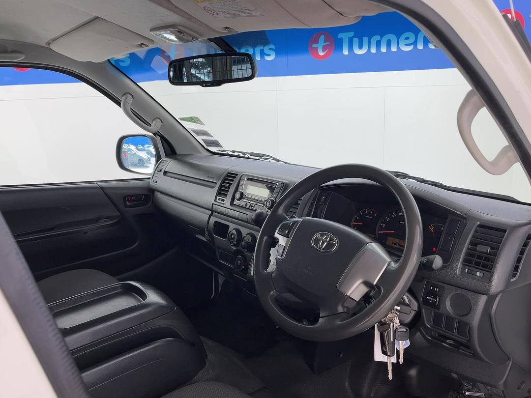 Photo '17' of Toyota Hiace