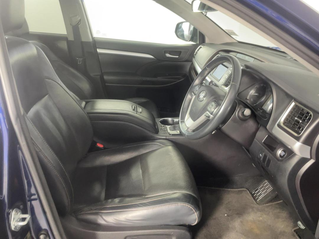 Photo '16' of Toyota Highlander
