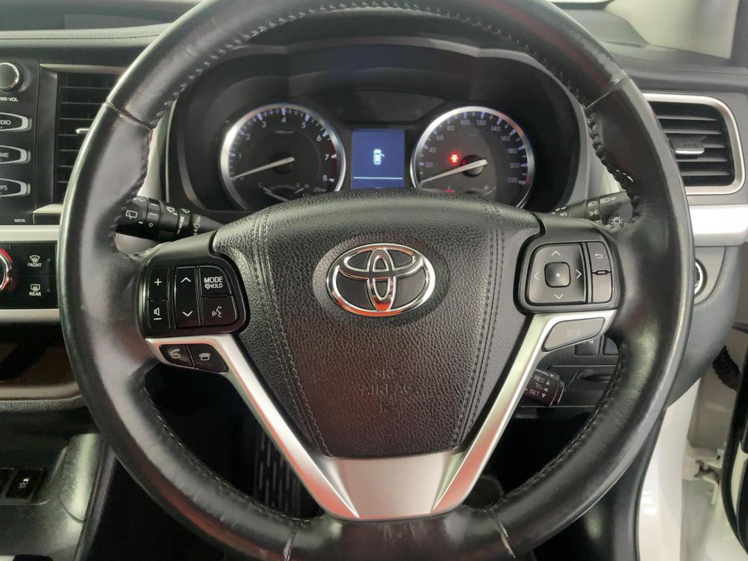 Photo '28' of Toyota Highlander